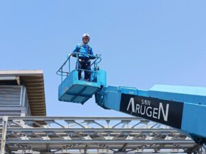 銅賞「高所でのフルハーネス型墜落制止用器具の着用及びフックの先掛けヨシ！」